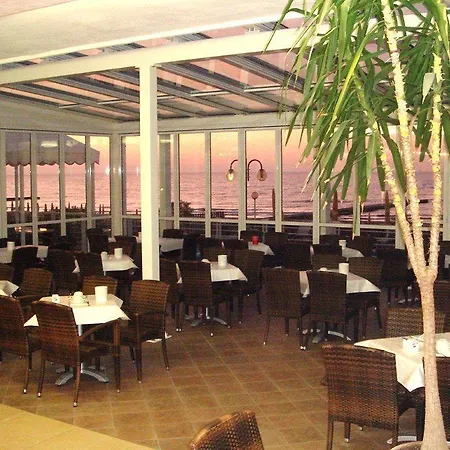 Hotel Capitol 4*