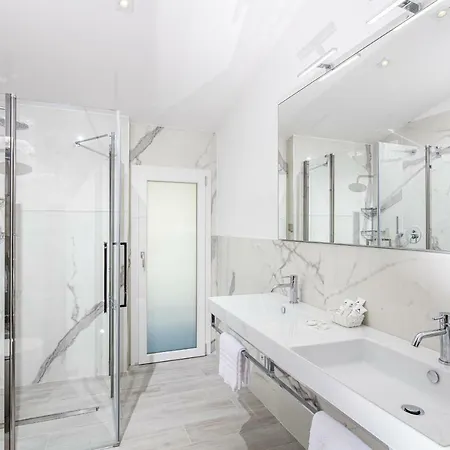 Capitol Hotel 4*