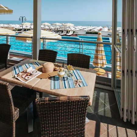 Hotel Capitol 4*