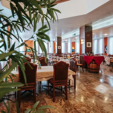 Hotel Capitol 4*