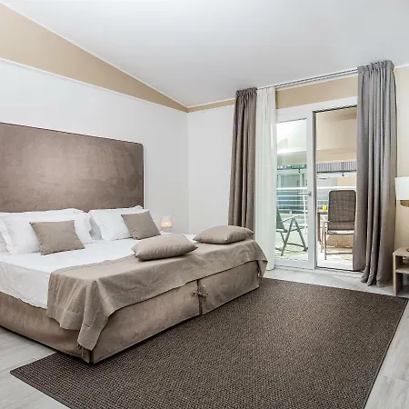 Hotel Capitol 4*